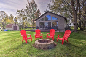 Waterfront Cabin in Detroit Lakes with Deck and Yard